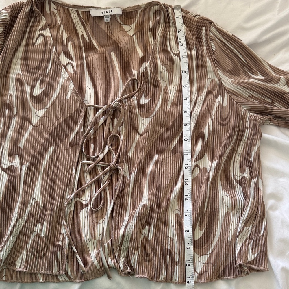 RO & DE Beige & White Swirl Lace-Up Short Sleeve Blouse Size Medium - Picture 5 of 5